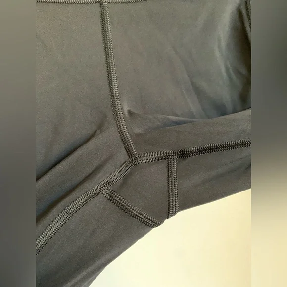 Lululemon Fast & Free 7/8 Tight II *Non-Reflective Nulux 25"
In Black - Picture 2 of 5